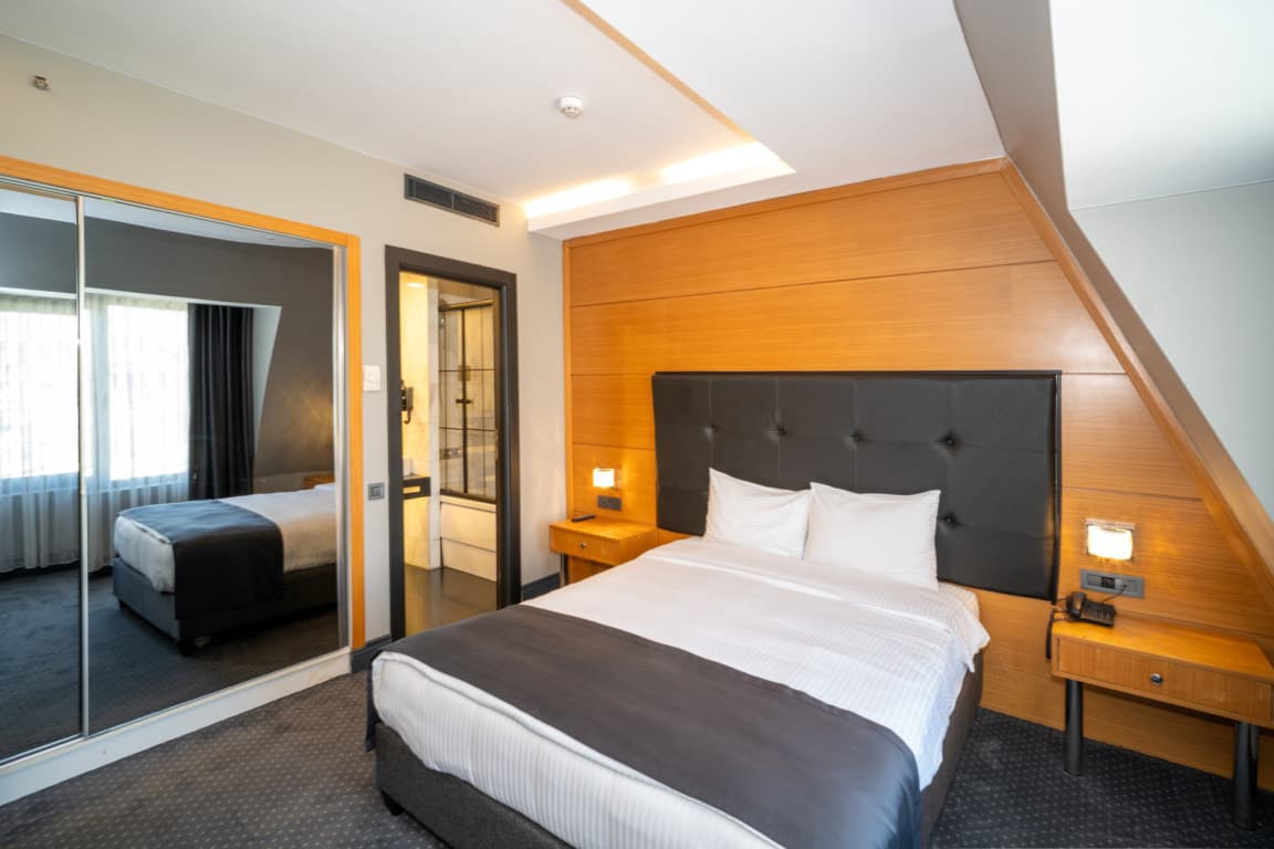 Luxury Accommodation - image 6